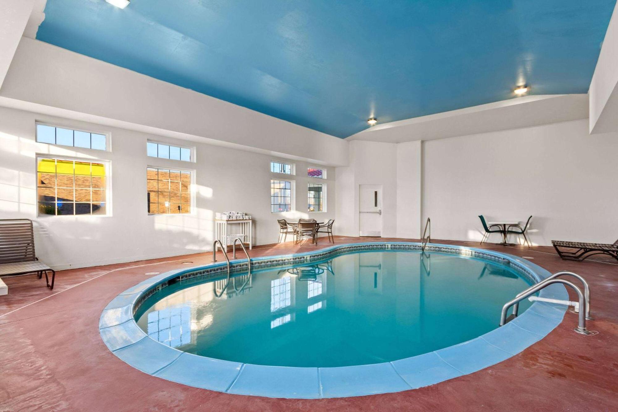 Super 8 By Wyndham Elizabethtown Ξενοδοχείο Εξωτερικό φωτογραφία